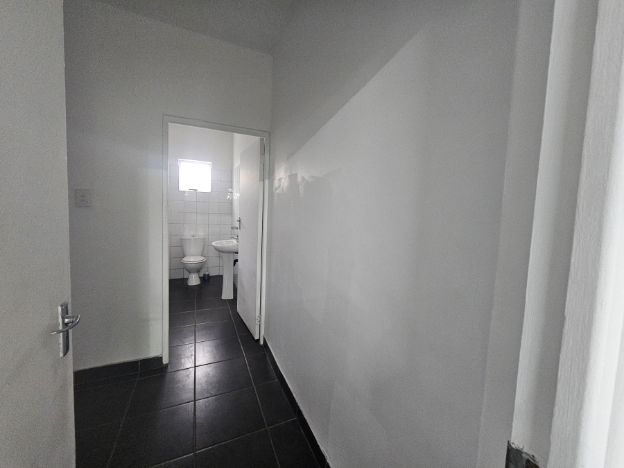 To Let commercial Property for Rent in Vincent Eastern Cape